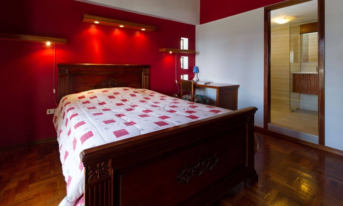 Miraflores Bed & Breakfast | Escape the city noise in 5 minutes in a cozy green house.