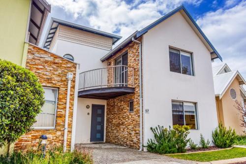 Broadwater House | Escape to 57 at Cape View Resort