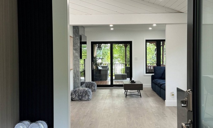 Wiarton House | Escape to Blue Wolf Inn – Pet-Friendly, Hot Tub, Nature Lovers' Getaway