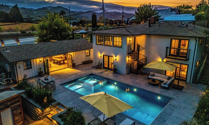 Healdsburg House | Escape to Dry Creek Valley in Healdsburg in a Beautifully Renovated Farm House
