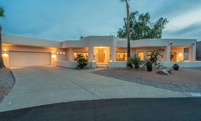 Fountain Hills House | Escape to luxury in a spa-like retreat home