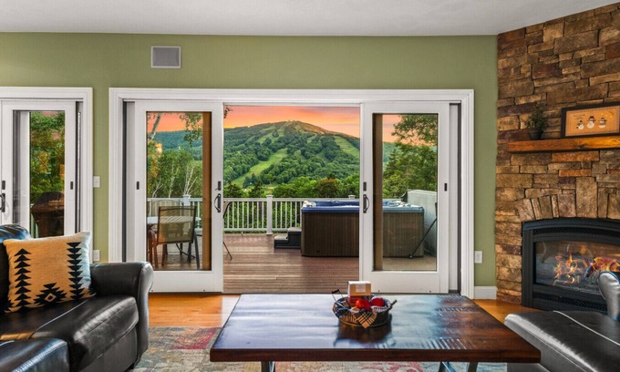 West Dover Ski Chalet | Escape to Mountainview Haven: Spacious Retreat with Hot Tub at Mount Snow