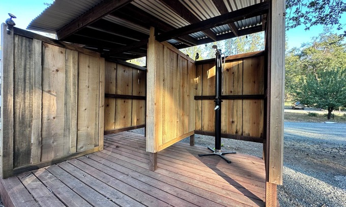 Kelseyville House | Escape to Nature: RV Stay in Loch Lomond