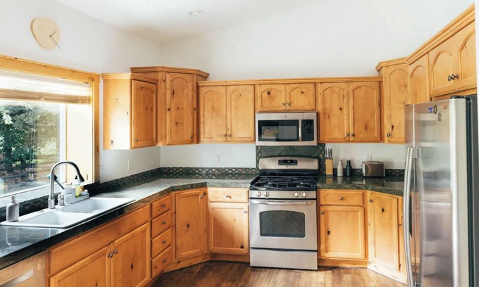 Hailey House | Escape to our cozy 3BR/2.5BA in Hailey, 5min to trails, 15min to ski resort.