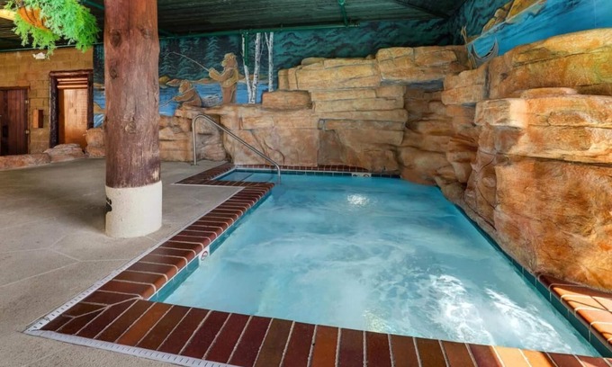 Galena Hotel | Escape to Our Cozy Inn - Perfect Galena Getaway with Pool and Parking