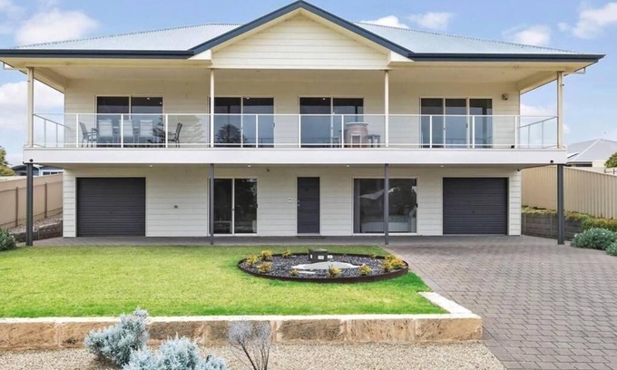 Middleton House | Escape to our spacious Beach House, ideally located at Middleton Beach, SA.