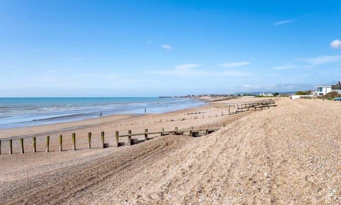 Pevensey Ski Chalet | Escape to Paradise at Pevensey Bay Holiday Park