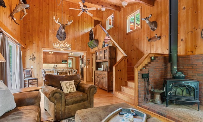 Brownfield Cabin | Escape to Serene Tranquility: Unwind in a Charming Retreat in Brownfield, Maine