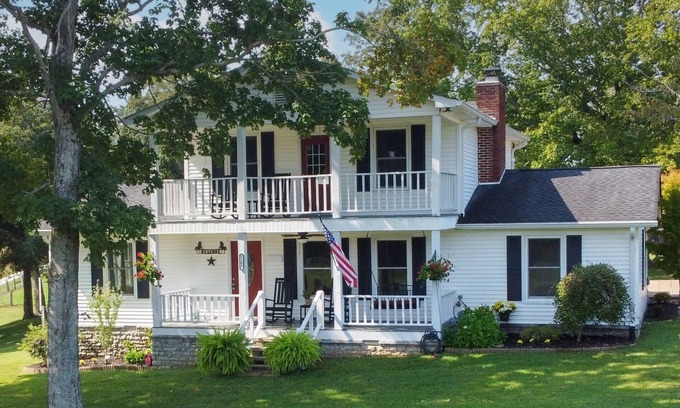 Dickson County Other | Escape to the countryside with the Farmhouse at Carmels Landing!