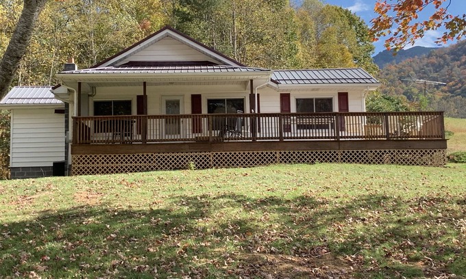 Bakersville House | Escape to the mountains