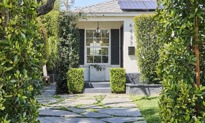 Encino House | Escape to The Oasis. Cozy LA bungalow Sleeps 6 with a private pool & garden
