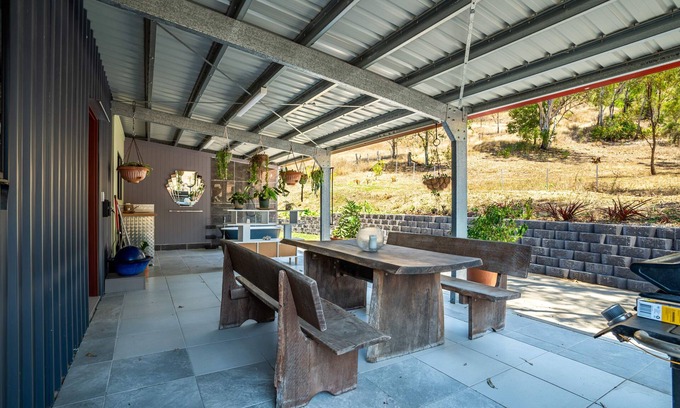 Adelaide Park Cabin | Escape to the serene countryside of Adelaide Park, on this 22-acre farm cottage