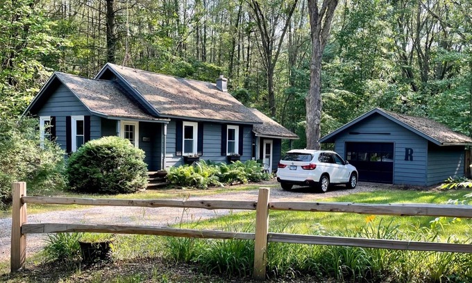 New Richmond Cottage | Escape to your cozy 2-bedroom cottage near Lake Michigan