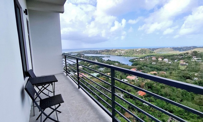 Westerhall Apartment | Escape360 Condo 1 - Sea Views, Luxurious & Modern