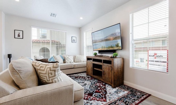 Washington House | Escondido 1126 sleeps 13 guests 3 bedrooms Xbox one