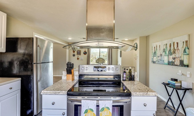 Escondido Cottage | Escondido Vineyard Estate: Walk to Wineries!