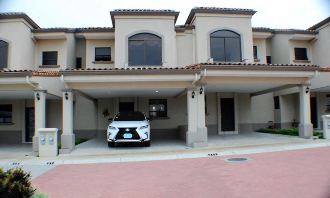 Cartago House | Esma