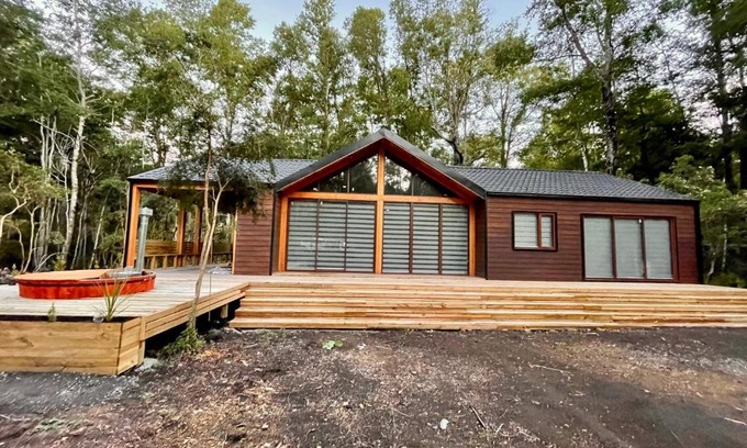 Pucon House | Espectacular Cabaña, 3D2B, con tinaja, recinto privado, 5 minutos del centro de Pucon