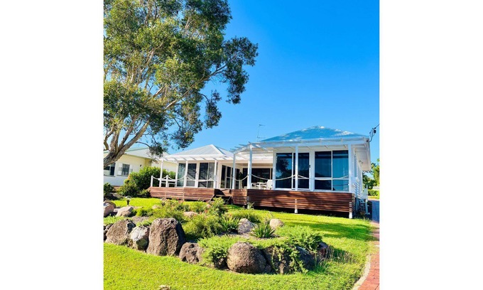 Point Vernon House | Esplanade Ease - Captivating, Breathtaking, Immaculate accommodation oozing class and style.