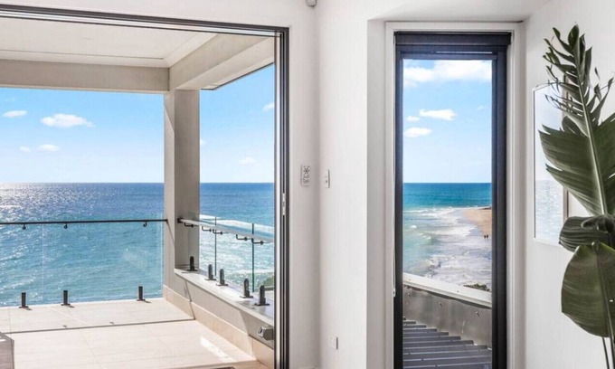 Christies Beach House | Esplanade - "SeaScape"- Luxury Beach Front - 180° Views - Wifi