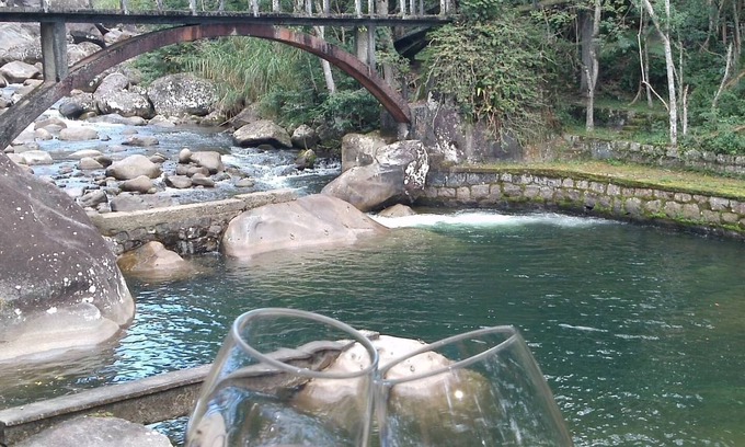 Itatiaia Ski Chalet | Estalagem do Rancho: Chalet with waterfalls
