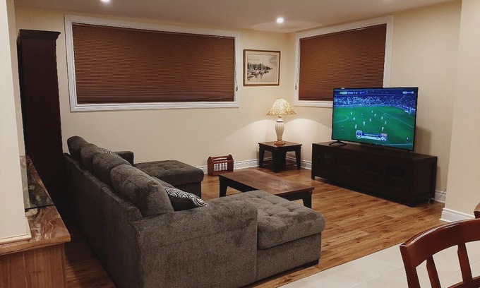 Ottawa Division House | Estate guest house 2BR-queen