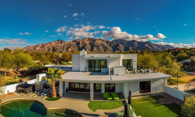 Tucson House | Estate/Home & Guesthouse/2 Pools/7 BR & 5 BA