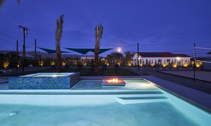 Desert Hot Springs House | Estate Home Retreat w/Large Pool & Infinity Spa