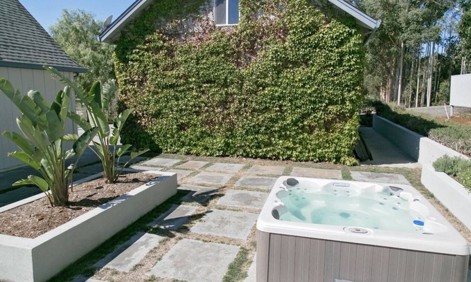 Windsor House | Estate House overlooking cult Russian River Vineyard! LABOR DAY SALE!