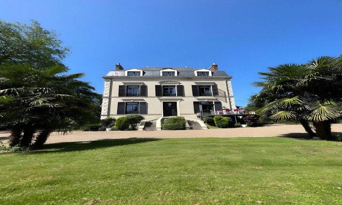 Saint-Pavace House | Estate in Saint-Pavace near Le Mans Circuit