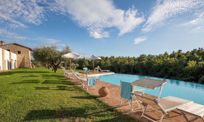 Vagli Villa | Estate in the heart of Umbria. Villa with 6 rooms, infinity pool and SPA