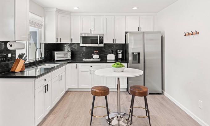 Thousand Oaks Apartment | Estepa Unit #2 by PMI