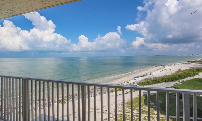 South Island Condo | Estero Beach & Tennis Club 707C w/Gorgeous Gulf Views!
