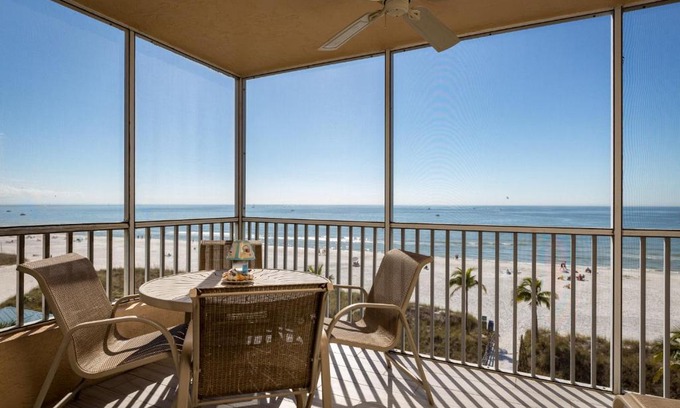 Fort Myers Beach Apartment | Estero Island Beach Villas 401, 2 Bedrooms, Beach Front, WiFi, Sleeps 6
