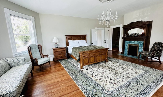 Sperryville House | Estes Manor Sperryville Room 4