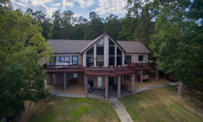 Arley House | Estes Pointe Lake House on Perfect Lot No steps to Dock Ramp