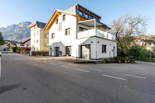 Terlano Apartment | Esther House Terlan