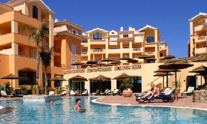 Luz Apartment | Estrela da Luz 1 Bedroom apt Pool and sea Views