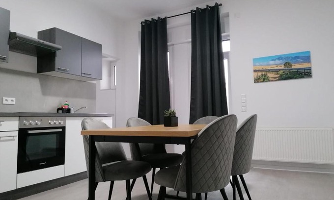 Herne Apartment | estrella24 LIVING ROOMS Tokio