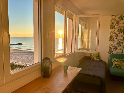 Palavas-les-Flots Apartment | EStudio 1ère ligne vue mer ,place de parking privée accès a la plage de la résidence 3ème étage