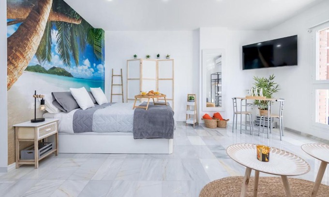 La Malagueta Apartment | Estudio Malagueta, Muelle Uno Views