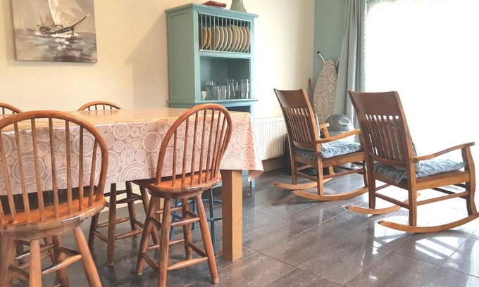 Killarney House | Ethan Cottage