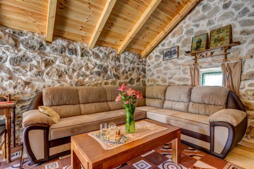 Mokrine Ski Chalet | Ethno House Kosic