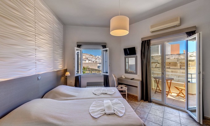 Ermoupoli Hotel | Ethrion