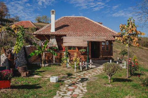 Mladenovac Ski Chalet | Etno kompleks Orahovac - Vajat Sova