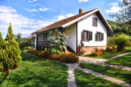 Mladenovac House | Etno selo Moj Zavičaj