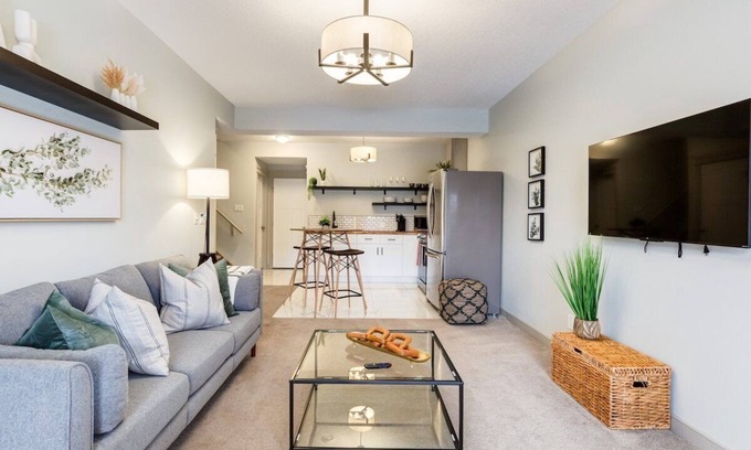 Evanston Apartment | "Eucalyptus" in Evanston 1 Bed Bright Suite