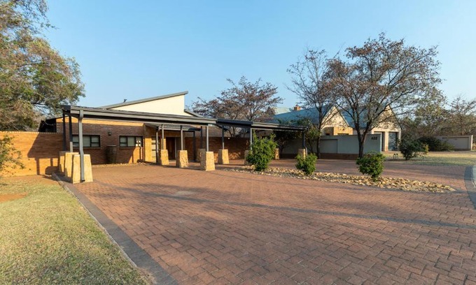 Mookgopong House | Euphoria Golfers letting House 405 Euphoria golf and life style estate