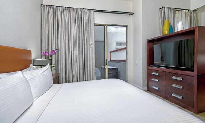 South Beach Hotel | European-Style Comfort Near Fisherman's Wharf – Elegant Room
