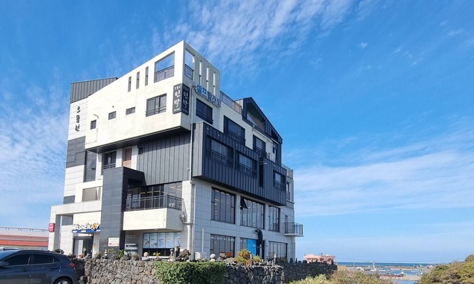 Hallim Condo | Eutteum Won Pension